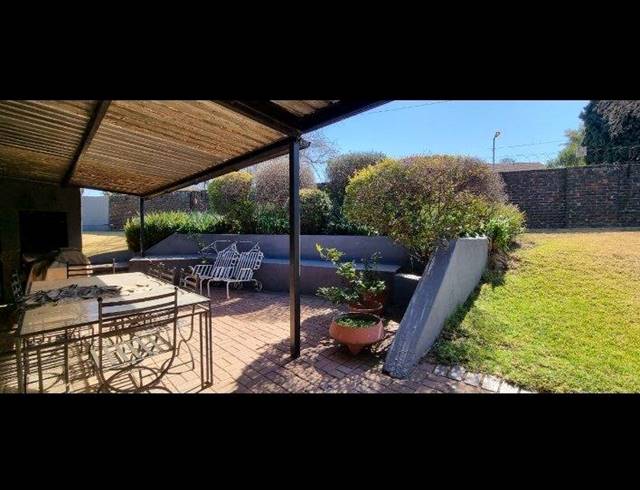 3 BEDROOM HOUSE FOR SALE IN KEW